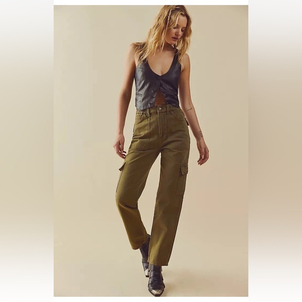 We The Free Free People Ezra Cargo Jean in Oregano Size 29 NWT
